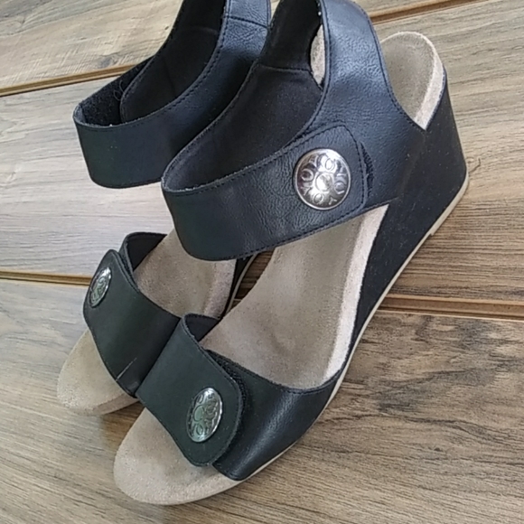 Black Wedges size 8.5 Comfort Plus - Picture 3 of 6